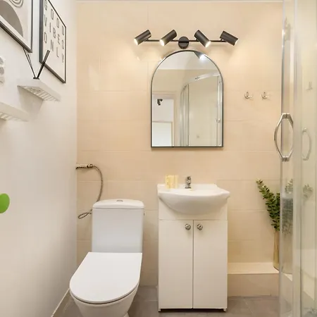 דירה Cozy For 4 People In By Renters