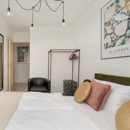 דירה Cozy For 4 People In By Renters
